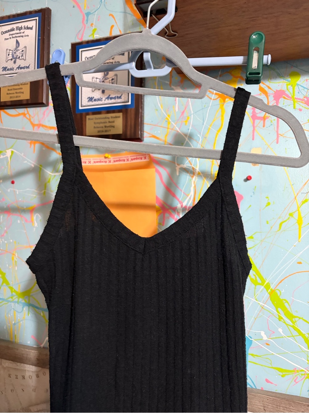Black Ribbed V-Neck Tank - Picture 3 of 6